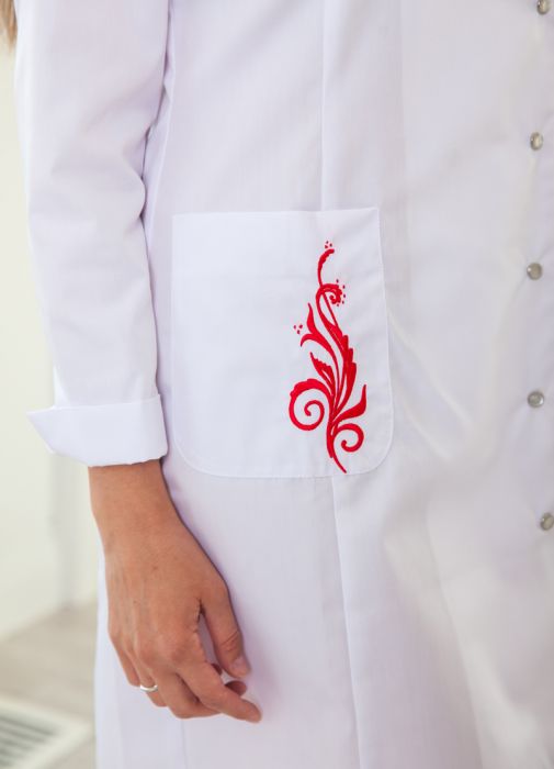 картинка Медицинский халат «Хельга» белый с вышивкой от интернет магазина